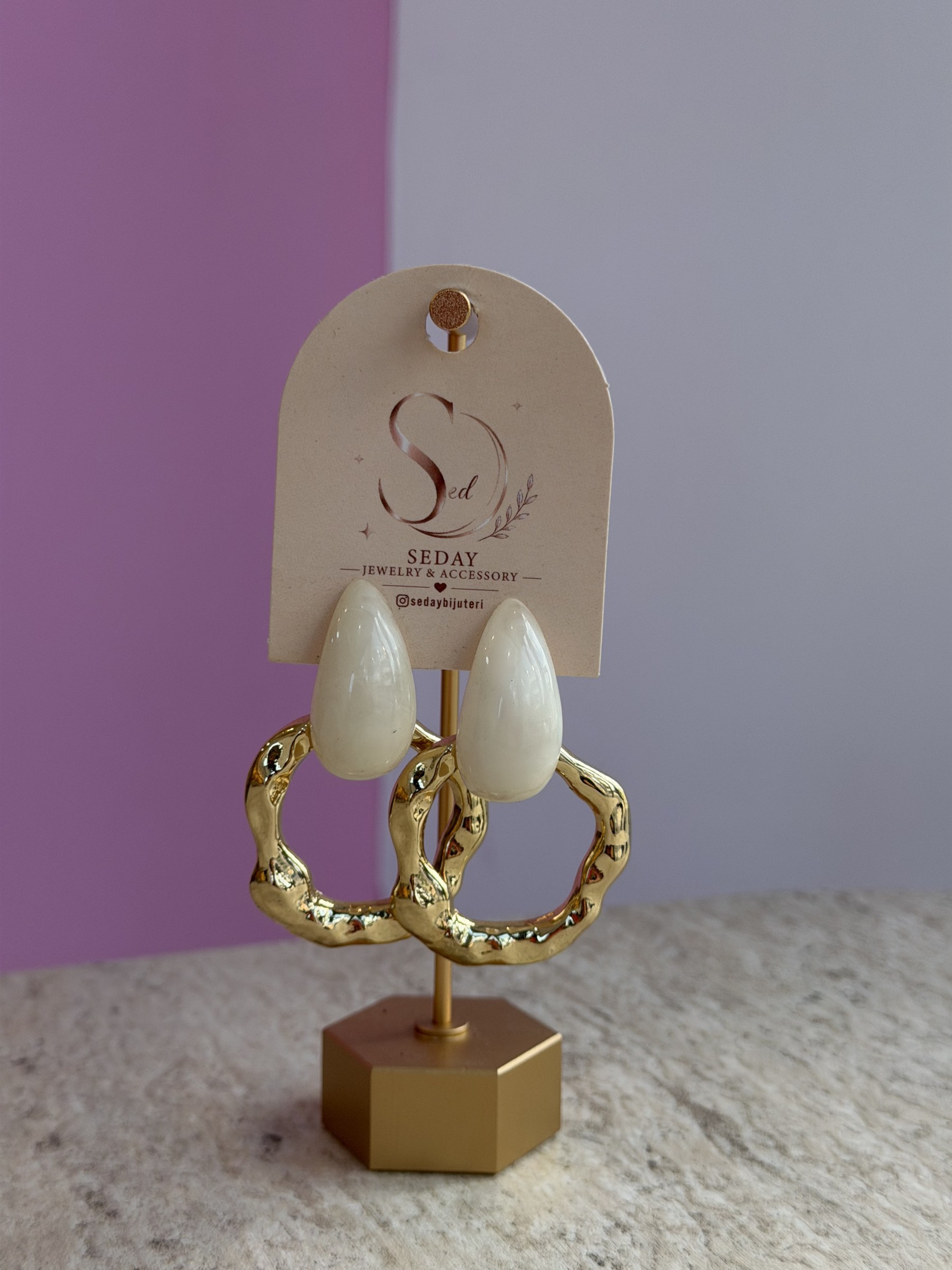 Beyaz-Gold detaylı Küpe