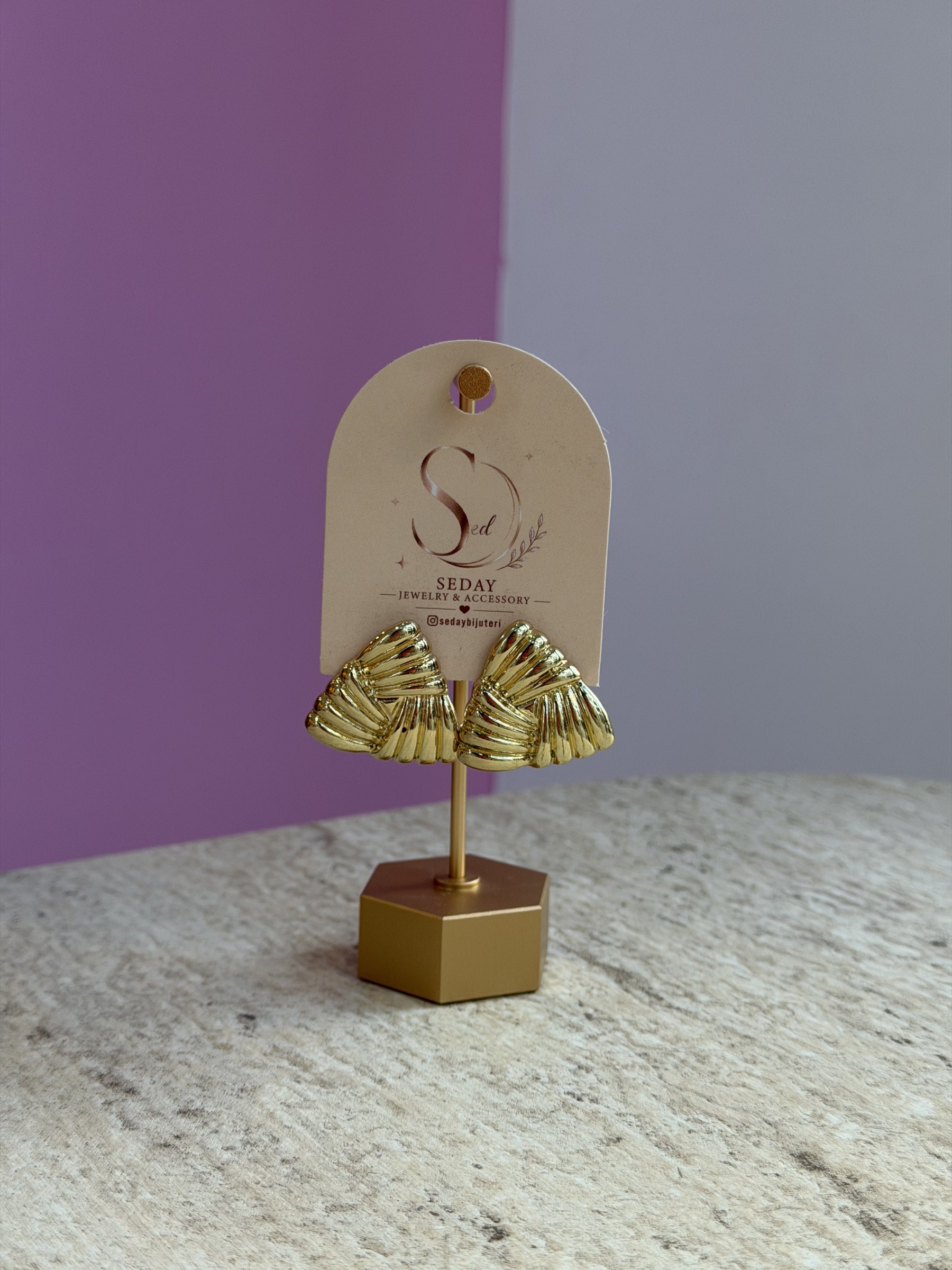 Gold Metal Üçgen Küpe
