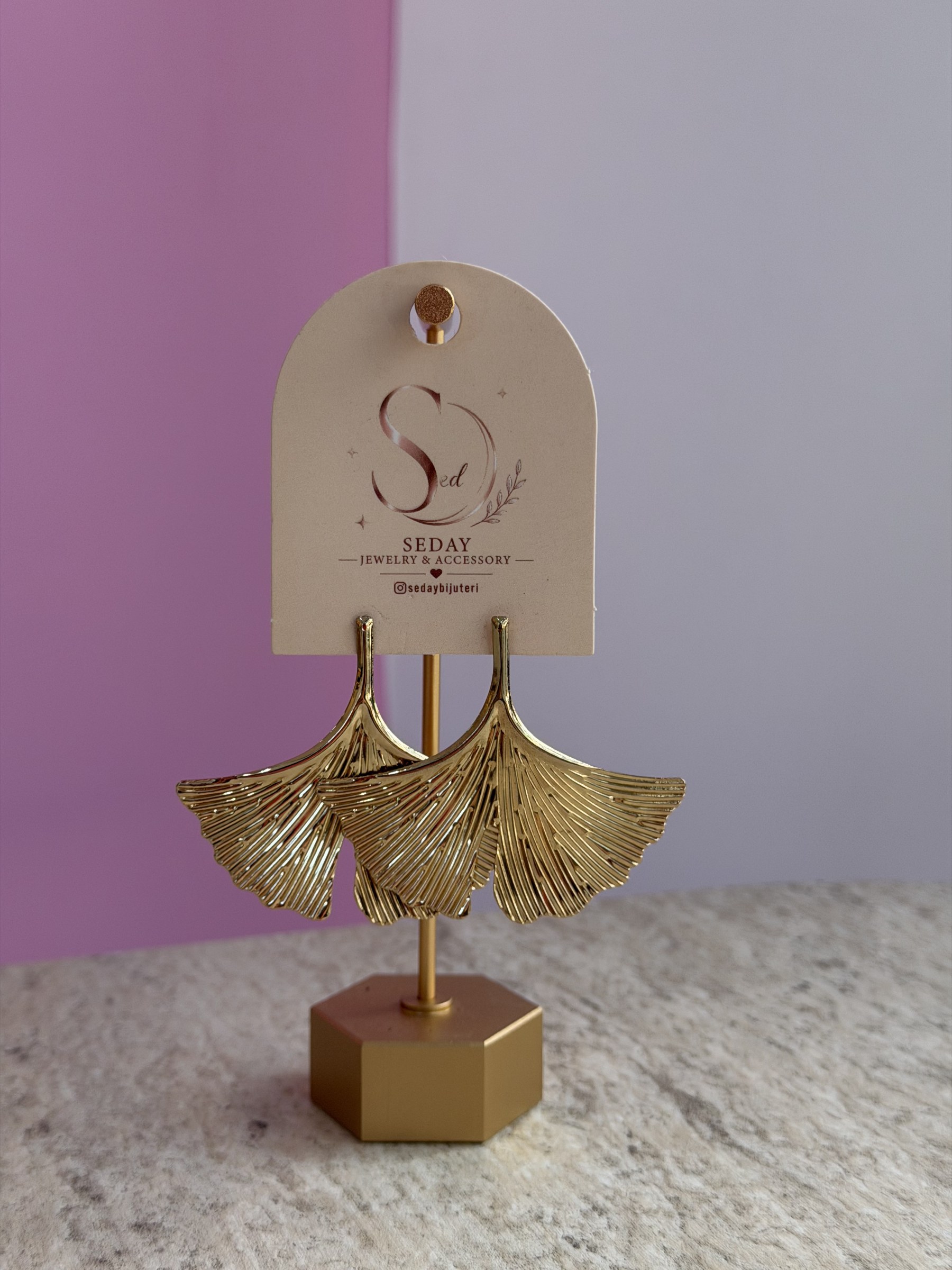 Gold Yelpaze Küpe